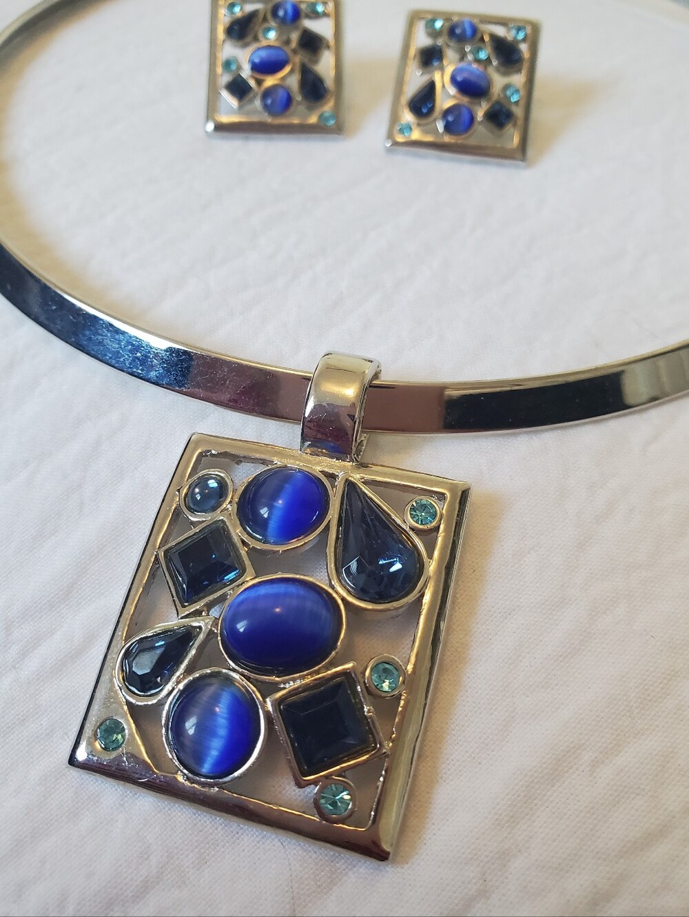 Set Of Vintage Abstract Blue Gem Torque Collar Necklace & Matching Earrings